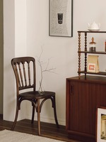 Chaise de salle à manger vintage française du Moyen Âge en bois massif avec dossier en rotin, avec mortaise et tenon, pour café et usage domestique