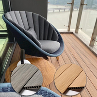 Planche de terrasse en composite WPC brossé co-extrudé imperméable avec installation par emboîtement, style européen moderne, terrasse extérieure