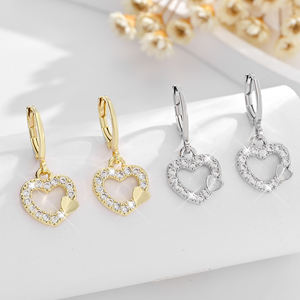 2025ใหม่ต่างหูทองเหลืองประดับเซอร์คอนชุบทองด้วยทองแดง14K จี้รูปผีเสื้อสุดน่ารักสำหรับสวมใส่ประจำวันเครื่องประดับสำหรับผู้หญิง - Product Image 1