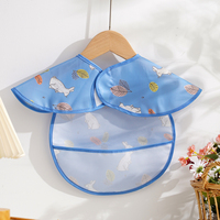 Bavoir pour enfants en polyester imperméable léger et mignon avec poche pliable, facile à nettoyer, avec fermeture à boucle et crochets, pour un usage quotidien