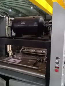 Profession elle Herstellung Automatische Drei-Stationen-Vakuum form maschine Kunststoff-Tiefzieh maschine Produktions anlage China