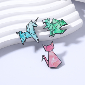 Niedliche Origami-Tier-Emaille-Anstecknadeln: Kreative geometrische Papierfalt-Katzen-, Einhorn- und Drachen-Broschen für Taschen und Revers – Schmuckgeschenk für Freunde - Product Image 1