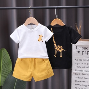 Mùa hè Đẹp Trai Cho Bé Bộ Quần Áo Tay Ngắn Màu Đen Trắng Hươu Cao Cổ Áo Sơ Mi Quần Short Màu Vàng 2 Chiếc Bé Trai Quần Áo Trẻ Em Đang Giảm Giá - Product Image 1