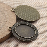 Pendentif plateau ovale à bordure nuageuse bouclée en alliage de zinc bronze antique, avec monture pour cabochon, pour locket vintage et artisanat de portrait
