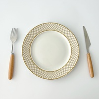 Vaisselle en céramique en treillis doré chic Ensemble d'assiettes et de bols exquis Idéal pour les banquets et les repas quotidiens Fourniture de vaisselle haut de gamme