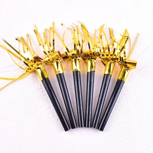 Sopladores de fiesta dorados, bocinas de ruido, silbatos y trompetas con flecos para eventos deportivos y musicales - Product Image 3