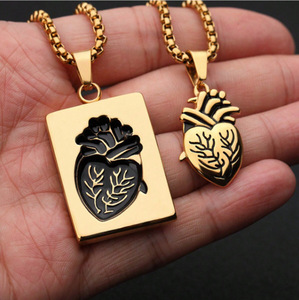 Set di 2 Collane Puzzle, Gioielli per Coppie, Collane con Cuore Anatomico, Regalo per Uomo, Catena in Acciaio Inossidabile, Ciondolo in Lega - Product Image 4