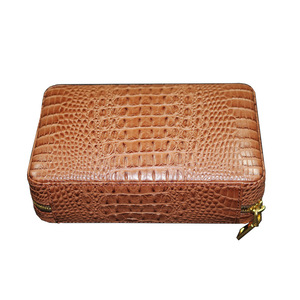 Humidor à cigares portable de voyage - Étui de rangement pour cigares en <span class=keywords><strong>cuir</strong></span> de crocodile de qualité supérieure avec doublure en cèdre, fermeture éclair sécurisée et plusieurs compartiments - Product Image 5