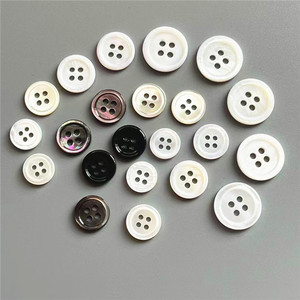 Botón de cuello de piel de cuatro agujeros de pan de dos ojos, almohadilla de ropa pequeña, botón de reverso plano sostenible redondo de plástico de resina transparente - Product Image 6