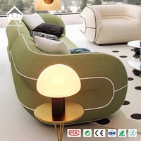 Canapé modulaire sculptural de luxe aux courbes organiques en tissu bouclé blanc, solution de mobilier de luxe tout-en-un pour manoirs