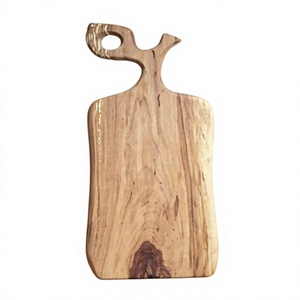 Planche à découper en bois artisanale de forme rectangulaire avec poignée, bloc de découpe en bois naturel, outil de cuisine rustique - Product Image 1