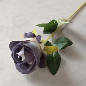 YIWAN vente en gros de petites roses en velours de soie Real Touch petites fleurs artificielles rouges pour la décoration de la maison fleur de pièce maîtresse