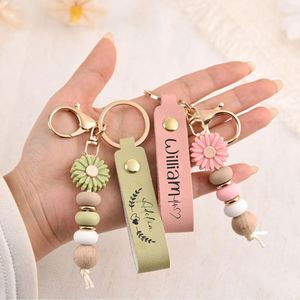Porte-clés personnalisé en perles marguerites, breloque de sac avec perles en silicone et sangle en similicuir, joli porte-clés floral, cadeau - Product Image 2