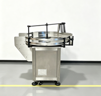 Ligne de production de remplissage de liquides entièrement automatique avec remplissage servo de haute précision pour boissons, huiles alimentaires et produits chimiques quotidiens