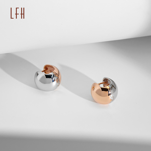 Boucles d'oreilles créatives punk en or véritable 18 carats (Au75), boucles d'oreilles en or pur personnalisées, géométriques irrégulières, style huggie - Product Image 3