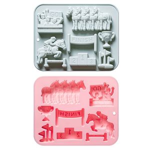 Molde de silicona de 8 cavidades con temática de carreras de caballos en stock para pasteles de chocolate, cubitos de hielo, gelatinas y caramelos. Molde de silicona para carreras de caballos. - Product Image 4