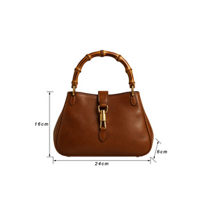 Sac à main de luxe en cuir de vachette pleine fleur avec un coloris marron rétro, une poignée en bambou unique et une boucle de fermeture métallique, pochette de haute qualité - Product Image 6
