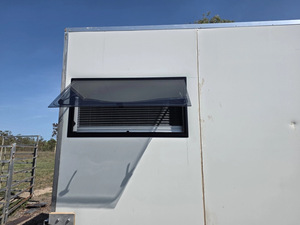 Ventana Abatible para Autocaravana de 900*500mm, Precio de Mayoreo Más Bajo, Montaje Empotrado en Ángulo Recto, con Mosquitera y Persiana - Product Image 3