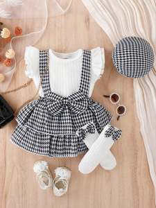 Conjunto Casual de Cuatro Piezas para <span class=keywords><strong>Niñas</strong></span>, Verano 2025, Cuello Redondo, Top con Mangas Volantes, Vestido a Cuadros, Calcetines y Sombrero para <span class=keywords><strong>Niñas</strong></span> - Product Image 4