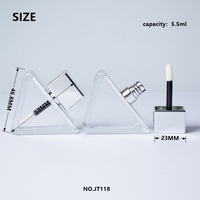 OEM et ODM Tubes de brillant à lèvres transparents transparents de 5.5 ml en triangle transparent créatif unique avec emballage de tubes de brillant à lèvres avec logo personnalisé