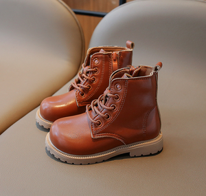 2025 printemps nouvelles bottes courtes pour enfants Style britannique garçons en <span class=keywords><strong>cuir</strong></span> chaussures solides étudiant Performance <span class=keywords><strong>cuir</strong></span> dentelle bottes courtes - Product Image 3