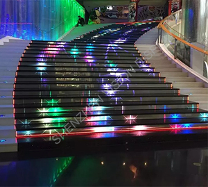 Affichage LED interactif couleur pleine résolution P3.91 IP65 étanche pour escaliers et marches d'escalier, haute résolution, haute luminosité - Product Image 4