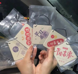 Décoration d'intérieur : Purificateur d'air de voiture au design moderne personnalisé, sachet parfumé, pendentif diffuseur d'huile aromatique en feutre décoratif - Product Image 6