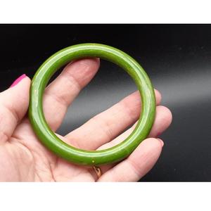 Brazaletes de Resina Premium para Mujer con Diseño Único Hecho a Mano, Material Duradero y Acabado Colorido - Product Image 1