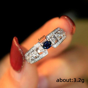 Anello con Gemma Blu dal Design Elegante per Donne - Product Image 5