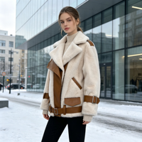 Maßgeschneiderter Damen-Kunstpelzmantel Wasserdicht Umweltfreundlich Patchwork-Leder Gürtel Casual Bekleidung