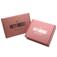 Caja de Cartón Corrugado Rosa con Acabado Holográfico, Diseño Elegante, al Mejor Precio, para Envío de Cosméticos y Ropa