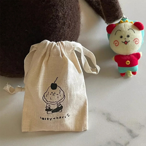 Sac à cordon personnalisé en coton et lin bio, beige, recyclable, pour le rangement de bijoux, pochette anti-poussière réutilisable pour la saison printanière - Product Image 2