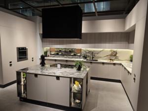 Ensemble <span class=keywords><strong>de</strong></span> meubles <span class=keywords><strong>de</strong></span> salle <span class=keywords><strong>de</strong></span> bain et <span class=keywords><strong>de</strong></span> cuisine modulaires <span class=keywords><strong>de</strong></span> style américain moderne avec comptoirs en <span class=keywords><strong>granit</strong></span> artificiel, vente directe d'usine au Vietnam - Product Image 1