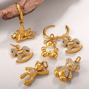 Teddy y sus amigos |   Dijes de Acero Inoxidable con Baño de Oro PVD de 18K y Circonitas Cúbicas con Diseño de Oso y Perro para Fabricación de Joyas |   Colgante Infantil de Animalitos Adorables y Juguetones - Product Image 4