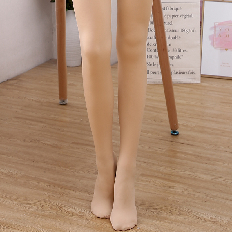 Nude-Footed