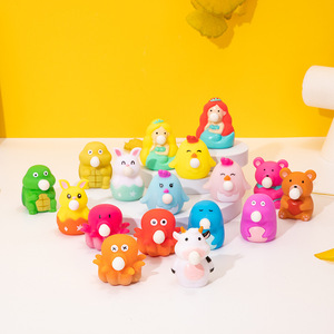 Juguete de cerdito apretable creativo y adorable con lengua, figura de vinilo suave para aliviar la ansiedad juvenil y para jugar a apretar. - Product Image 1