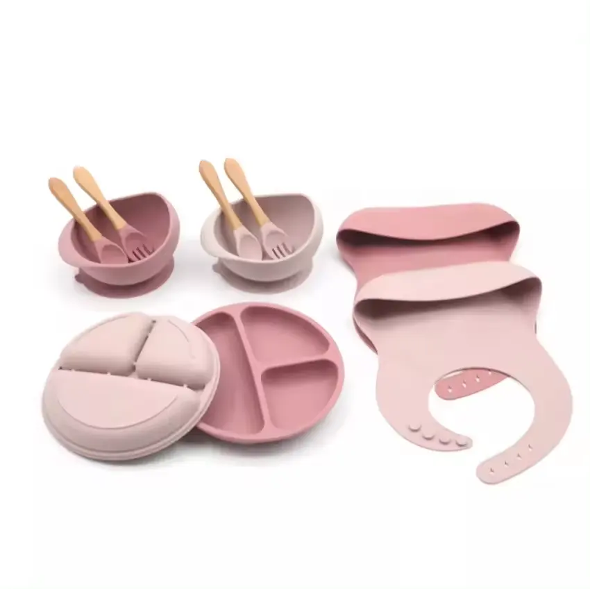 Nuovi piatti e piatti per bambini in silicone piatto ausiliario per cibo ventosa forchetta per bambini set tascabile altri prodotti per l'alimentazione del bambino