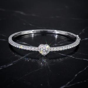 Brazalete Xinfly de Oro Sólido de 18K con Diamante Natural en Forma de Corazón Certificado por GIA de 0.32ct y 1.32ctw, Joyería de Alta Gama para Mujer - Product Image 2