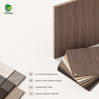 Panneau en bois foncé moderne et écologique de qualité supérieure avec protection contre l'humidité E0 sans formaldéhyde pour des intérieurs raffinés