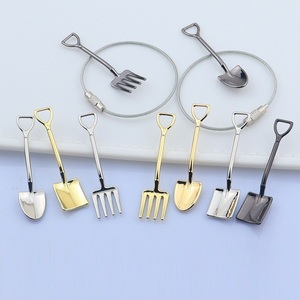 Vente en gros Rétro Cuisinier Chef Outil Pelle Cuillère Fourchette 3d Métal Porte-clés Couverts Porte-clés Cuisine Cadeau Enfant Porte-clés - Product Image 2