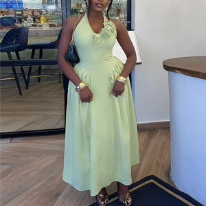 เดรสยาวทรงเข้ารูปผู้หญิงแบบใหม่ ดีไซน์เซ็กซี่ สายคล้องคอ แต่งผ้าต่อกัน พร้อมดีเทลผูกโบว์ แฟชั่น - Product Image 1