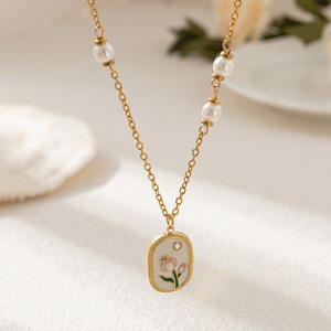 Collar de Mariposa y <span class=keywords><strong>Corazón</strong></span> de Acero Inoxidable T Bulk Jewelry, Chapado en Oro de 18K PVD, Resistente al Agua, No se Desvanece, Hipoalergénico, Estilo Europeo - Product Image 3