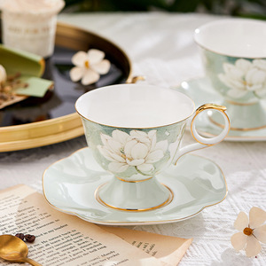 Juego de Tazas y Platos de Cerámica con Diseño Floral de Loto, Color Verde, Personalizable con Logotipo, para Café y Té, Hecho de Porcelana Fina - Product Image 4