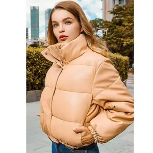 Jaket puffer kulit pu hangat kustom jaket wanita musim gugur musim dingin dan mantel jaket bulu angsa nilon daur ulang untuk wanita