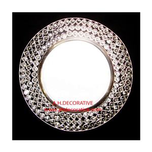 Plato de Metal con borde de cuentas de diamante, plato de lujo para servir ensaladas - Product Image 1