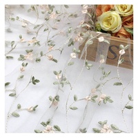 Tissu en tulle brodé personnalisé en Chine, tissu en maille à broderies florales, dentelle en filet