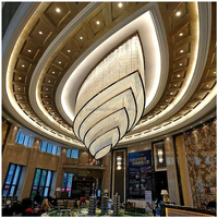 Lustre en cristal en forme de goutte de feuille personnalisé, artistique, multi-couches, luminaire suspendu LED pour hall d'hôtel, éclairage commercial