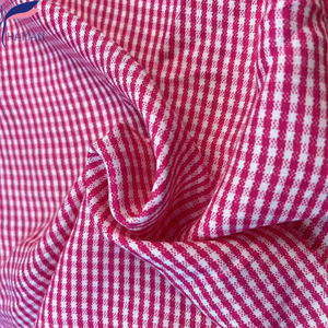 Tissu en <span class=keywords><strong>jersey</strong></span> imprimé rayonne douce Robes d'été Usines textiles Tissus en <span class=keywords><strong>viscose</strong></span> à carreaux rouges imprimés Vêtements pour femmes et filles gratuits