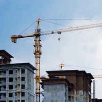 Grue à tour d'occasion QTZ125, flèche de 60 mètres, capacité de levage de 8 tonnes, moteur, moment de charge élevé