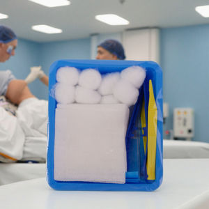 Kit de pansements chirurgicaux stériles jetables avec gaze et compresses de coton, stérilisé à l'oxyde d'éthylène, durée de conservation de 3 ans, sachet de stérilisation - Product Image 1